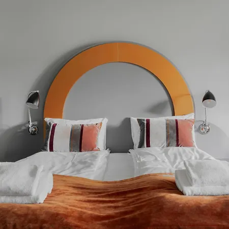 The Company - The Sweet 4*