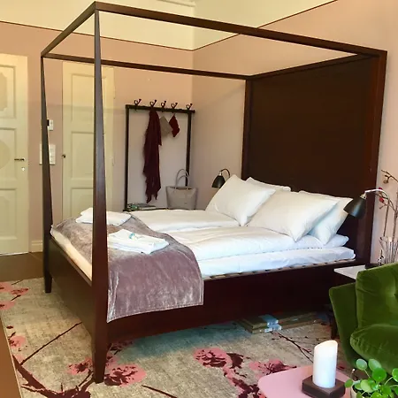 The Company - The Sweet 4*