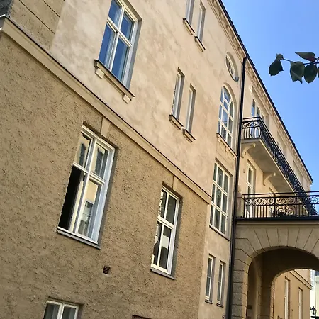 The Company - The Sweet 4*