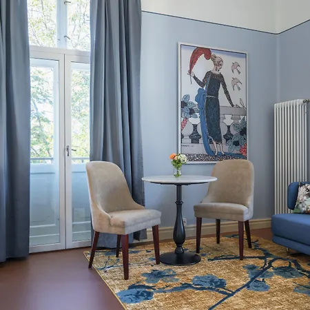 The Company - The Sweet 4*