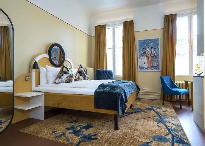 The Company - The Sweet 4*