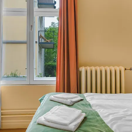 The Company - The Sweet 4*