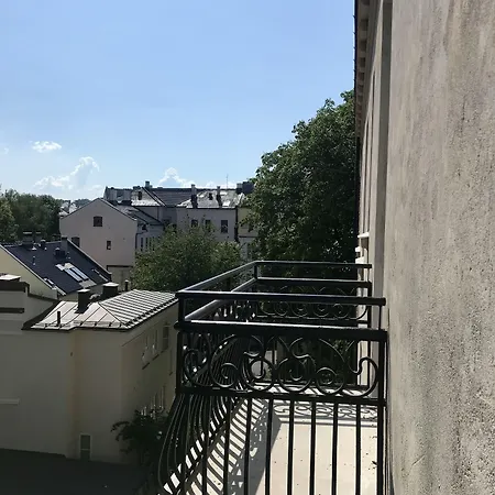 The Company - The Sweet 4*