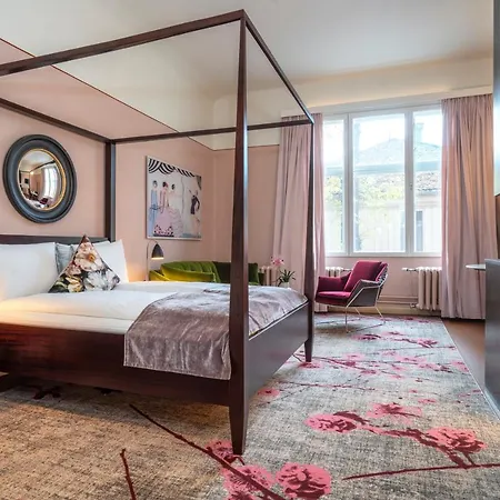 The Company - The Sweet 4*