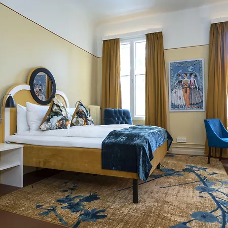 The Company - The Sweet 4*